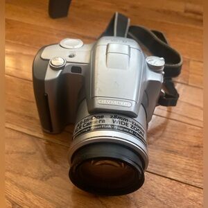 OLYMPUS All- In-One SLR Camera 🎥 WIDE ZOOM 28mm-120mm Preloved ❤️